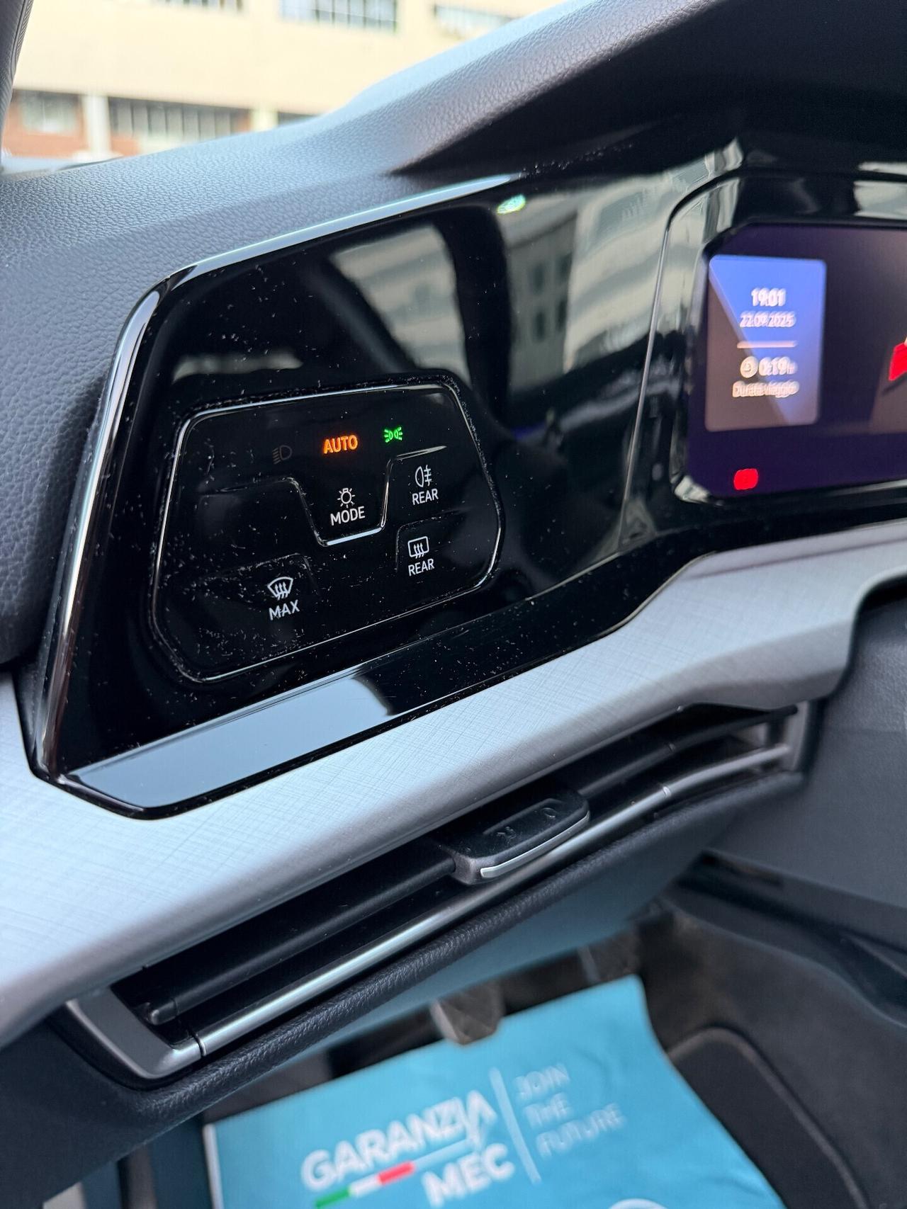 Volkswagen Golf 2.0 TDI 115 CV - CAMBIO MANUALE- NEOPATENTATI