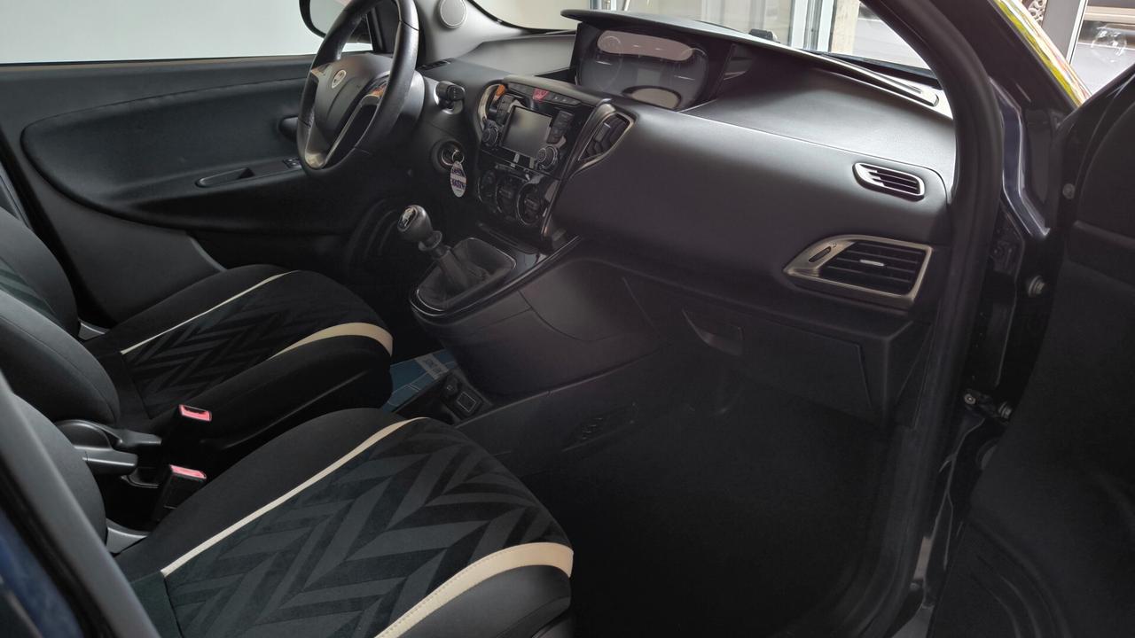 Lancia Ypsilon 1.2 69 CV 5 porte GPL Ecochic Silver