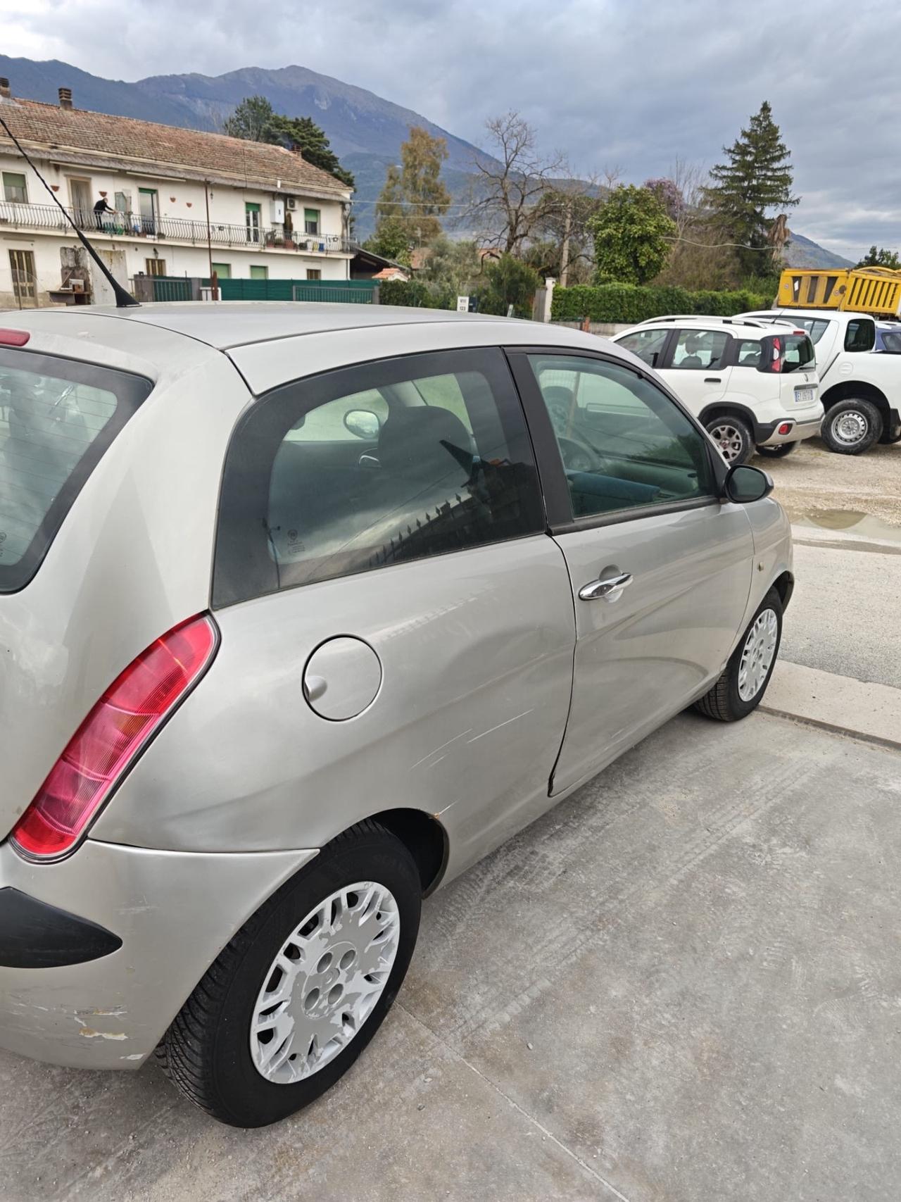 Lancia Ypsilon 1.2 16V Argento garantita 12 mesi