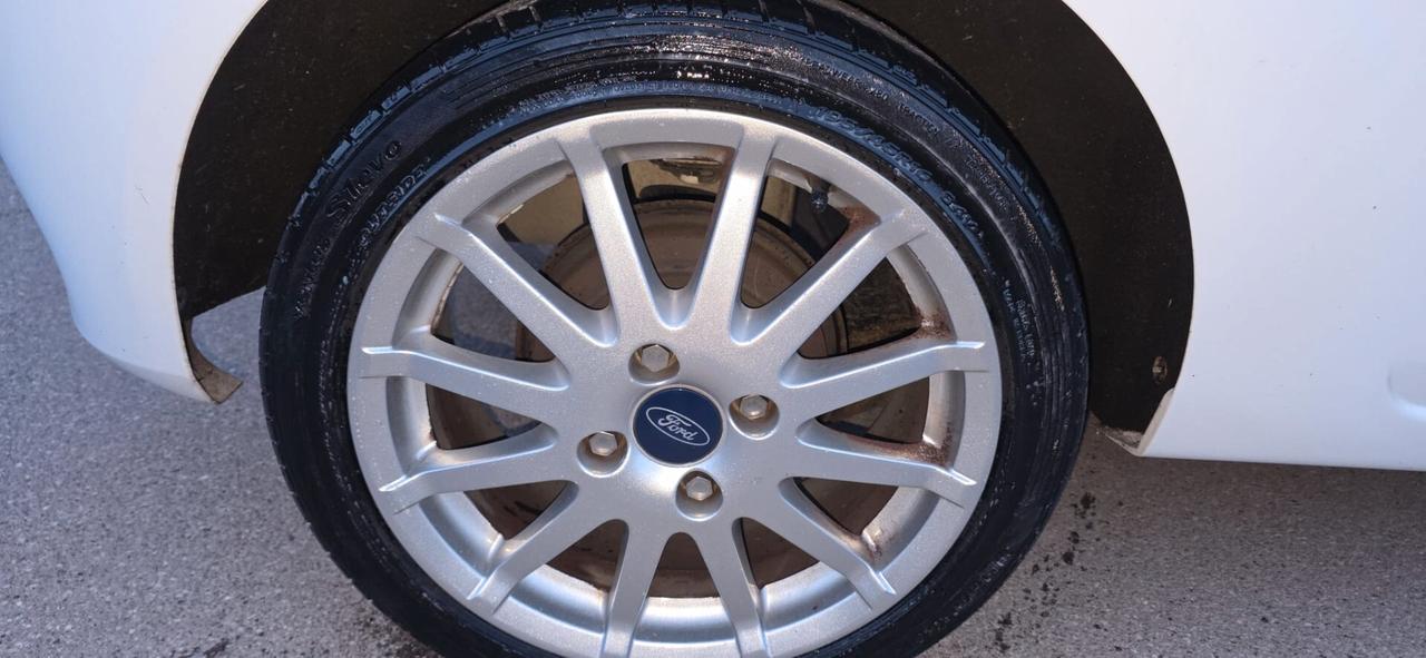 Ford Fiesta 1.6 TDCi 3p. Ghia S neopatentati