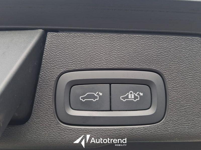 Volvo XC60 B4 197+14 CV Automatica Mild Hybrid Momentum Pro