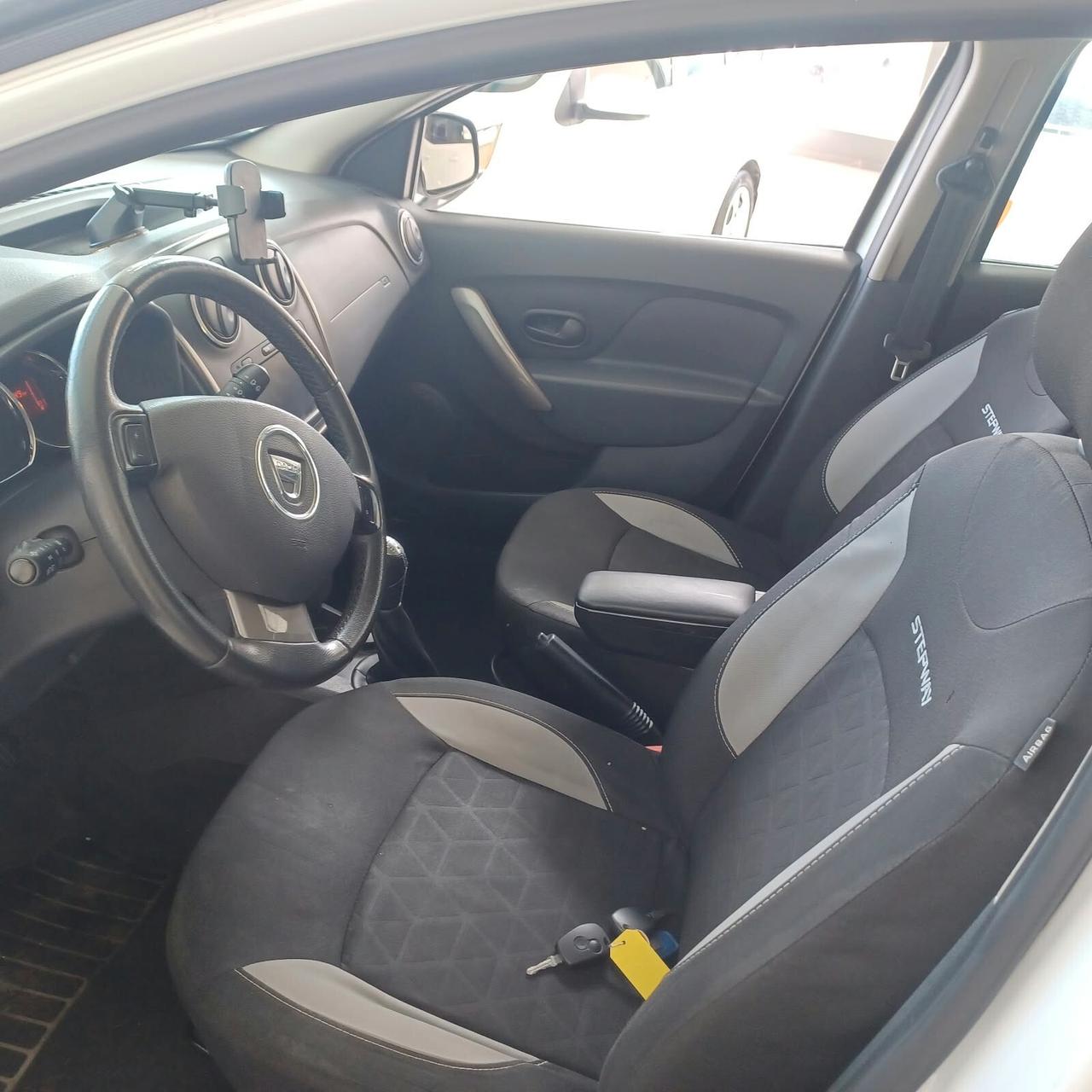 NEOPATENTATI SANDERO STEPWAY OTTIME CONDIZIONI