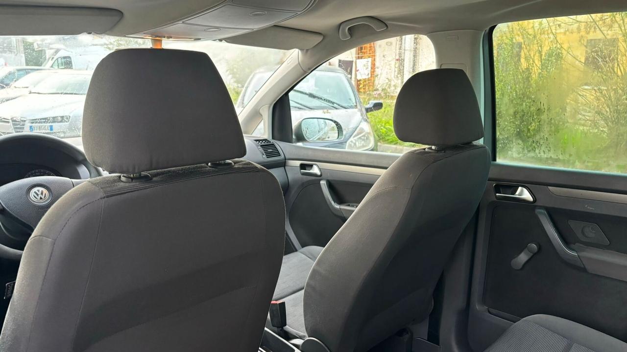 Volkswagen Touran posti 5 GPL dalla cassa gancio di traino regolare