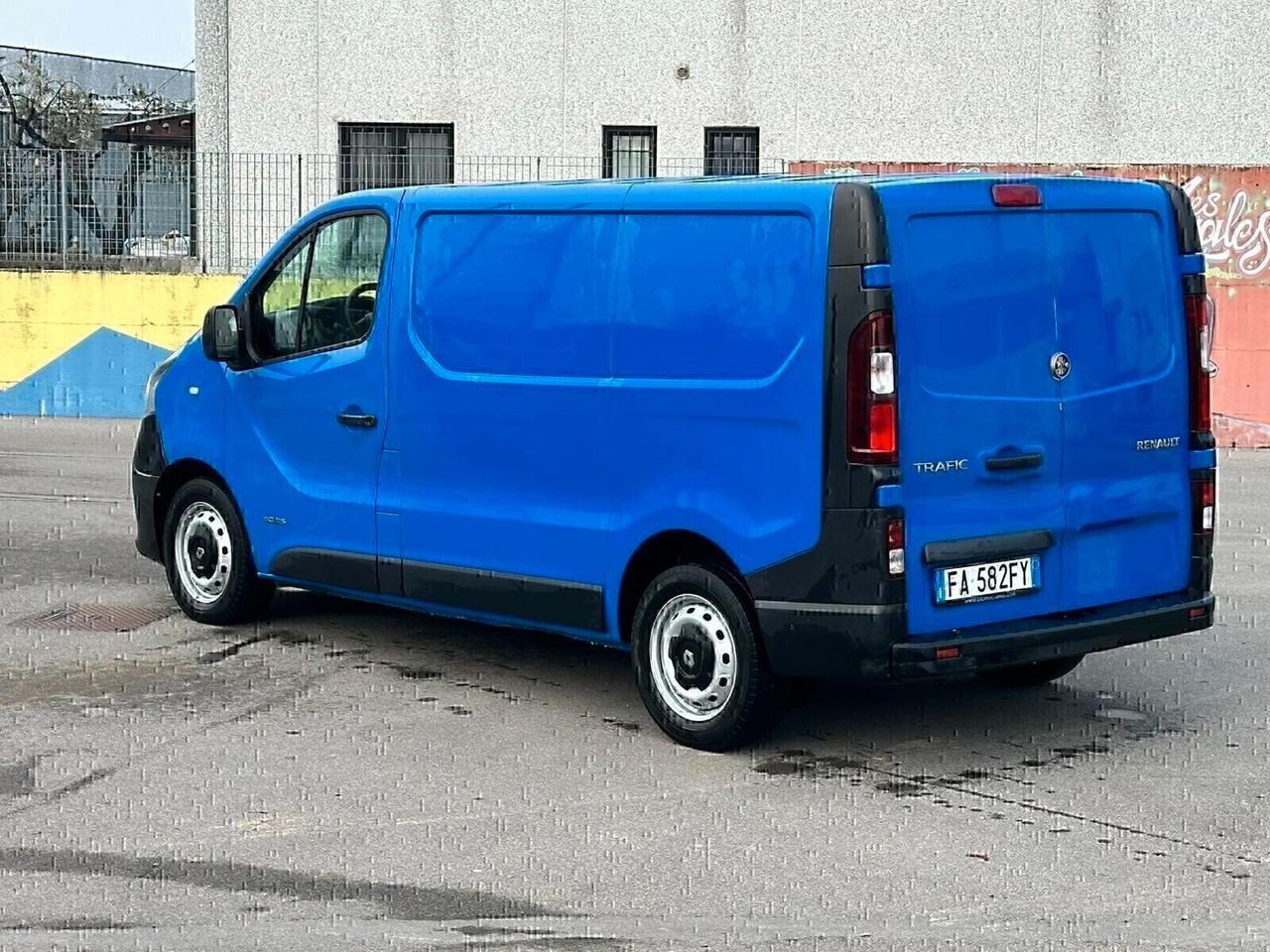RENAULT TRAFIC ANNO 2015 PRONTO ALL'USO! SUPER PREZZO!