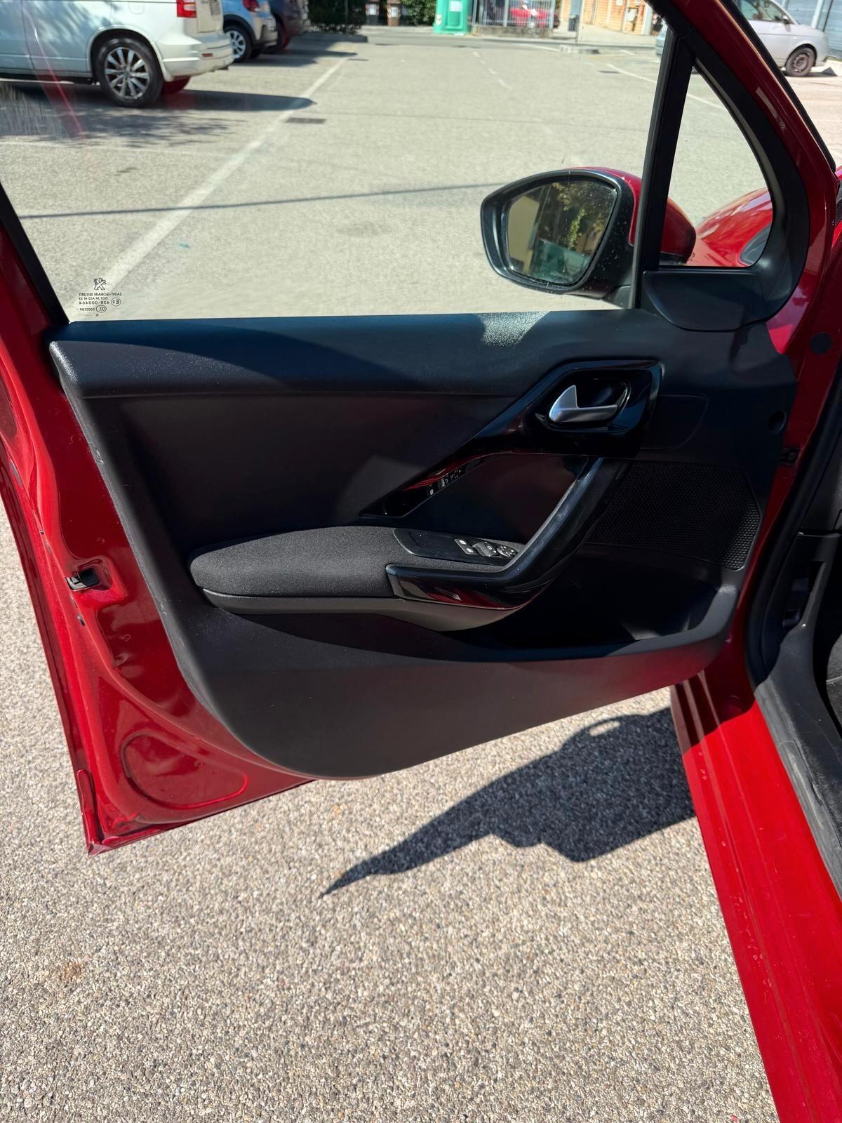 Peugeot 208 1.2 GPL - NEOPATENTATI - 12 MESI DI GARANZIA -