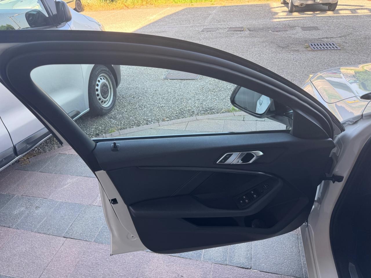 Bmw 118 118d 5p. Msport