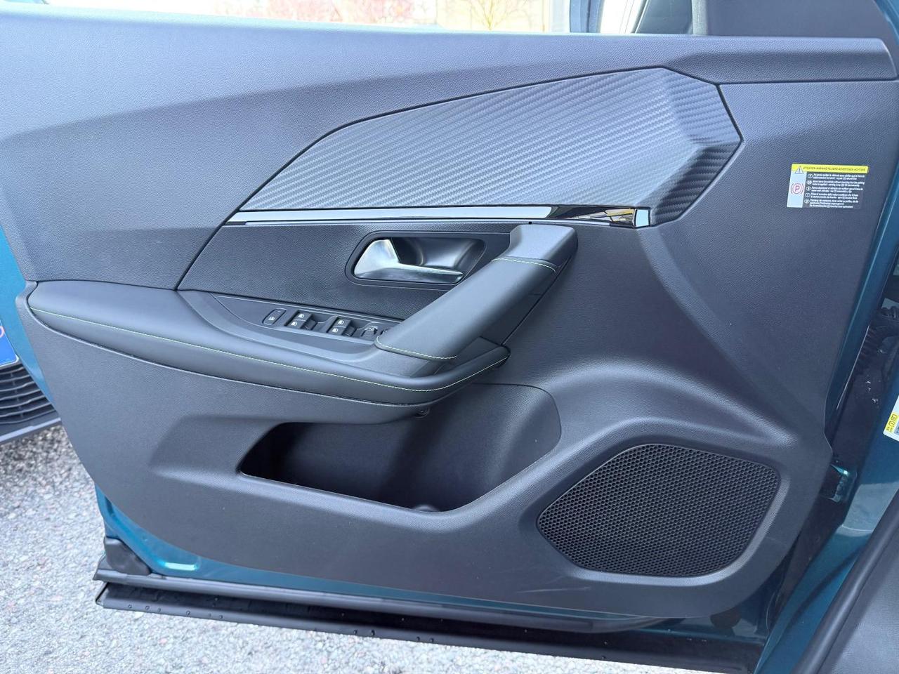 Peugeot 2008 2008 1.2 hybrid GT 145cv e-dcs6