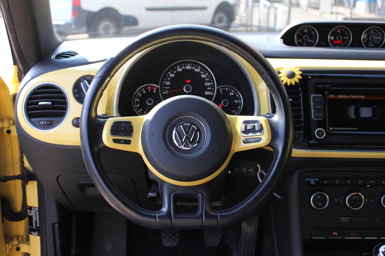 Volkswagen Maggiolino 1.2 TSI Design 105CV – Cerchi 18”, Sound Fender, Sedili Riscaldati