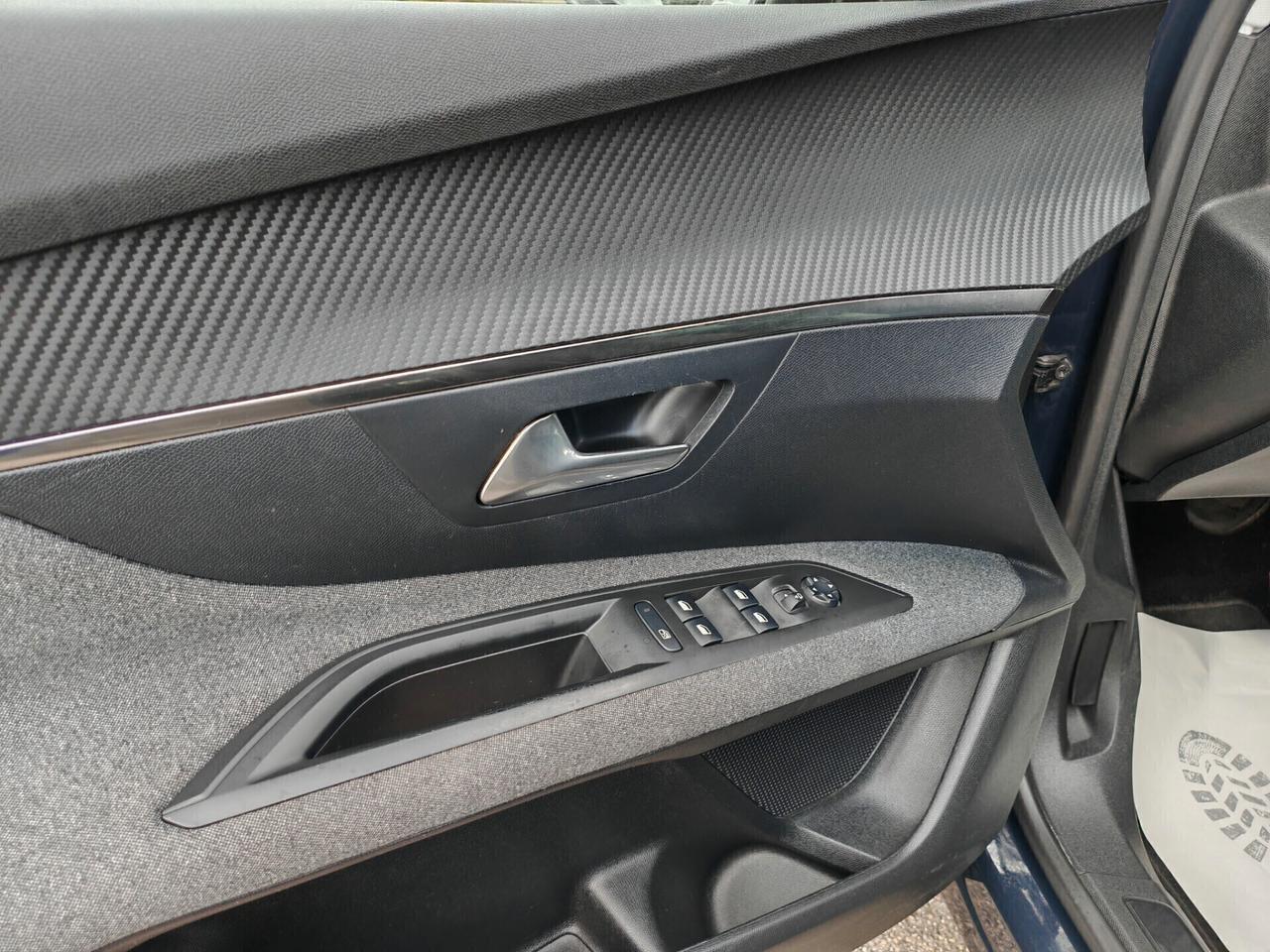 Peugeot 3008 1.5BlueHDi Allure navig led 2021