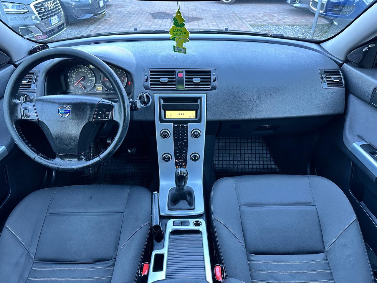 Volvo V50 D3 R-design