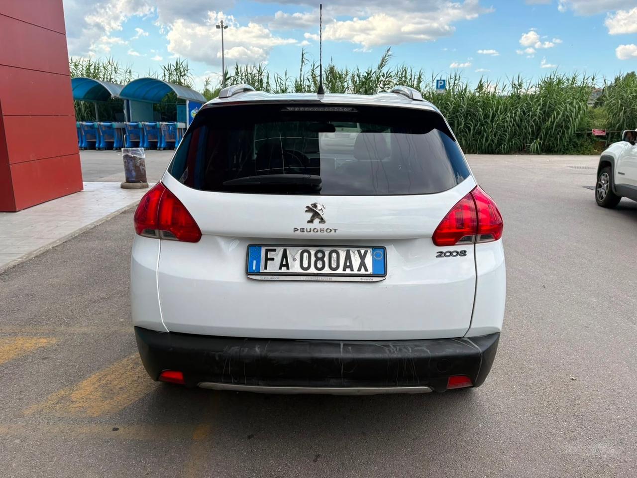 Peugeot 2008 PureTech 82 Allure 2015 131.000 KM