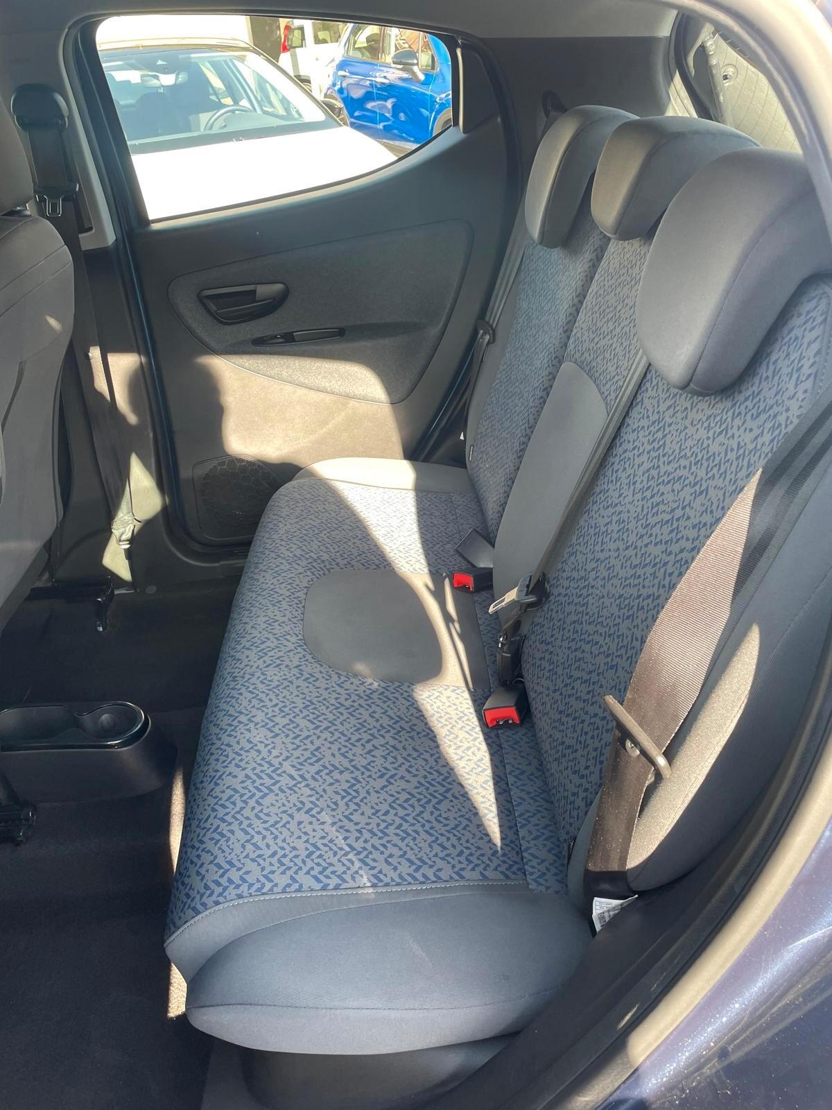 Lancia Ypsilon 1.0 Hybrid Ecochic Siler