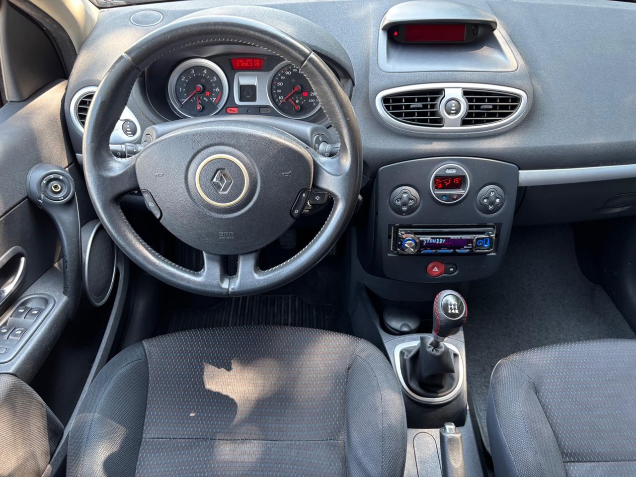 Renault Clio 1.2 16V UNI PRO!