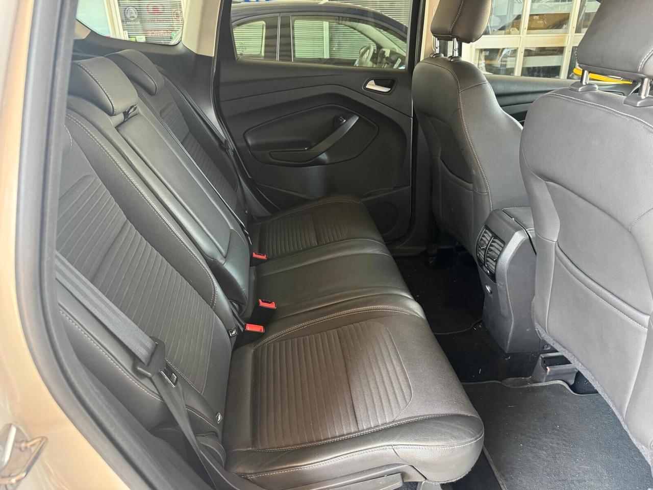 Ford Kuga 2.0 TDCI 150 CV S&S 4WD Powershift Business