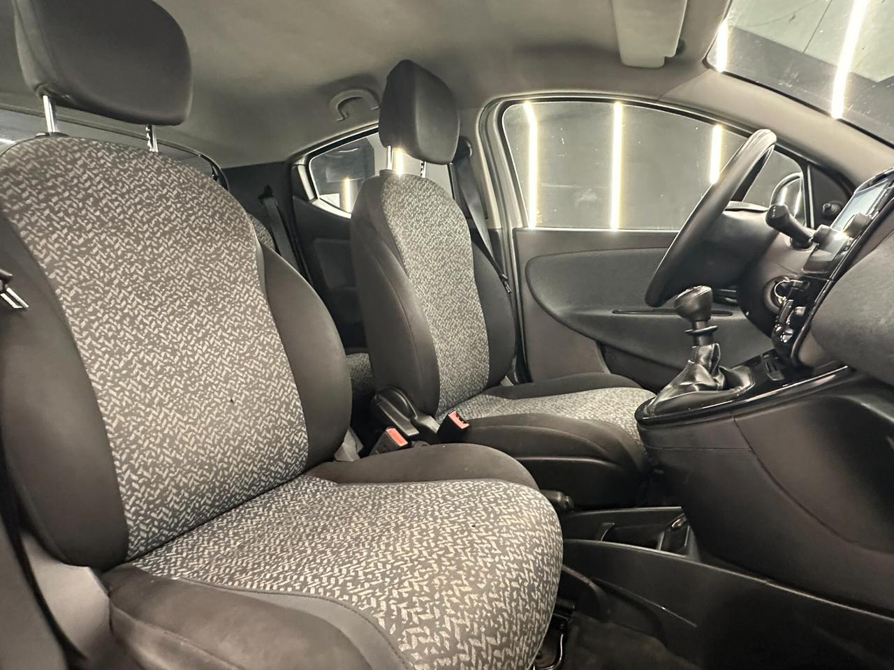 Lancia Ypsilon1.0 69cv hybrid-NEOPATENTATI-KM CERTIFICATI-PERMUT