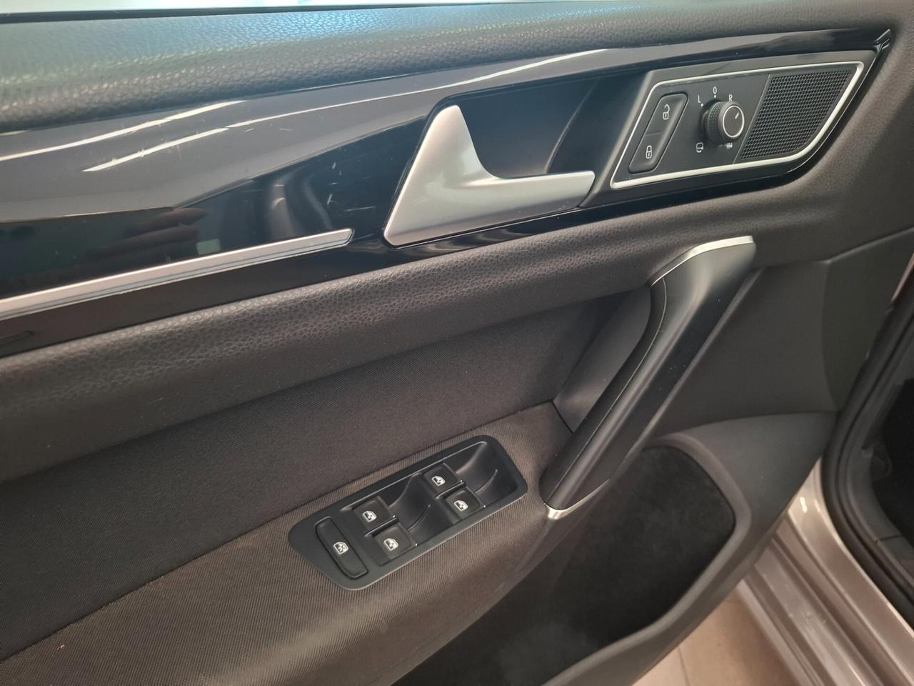 Volkswagen Golf Variant Sportsvan 1.6 TDI 110 CV DSG Executive BlueMotion Tech.