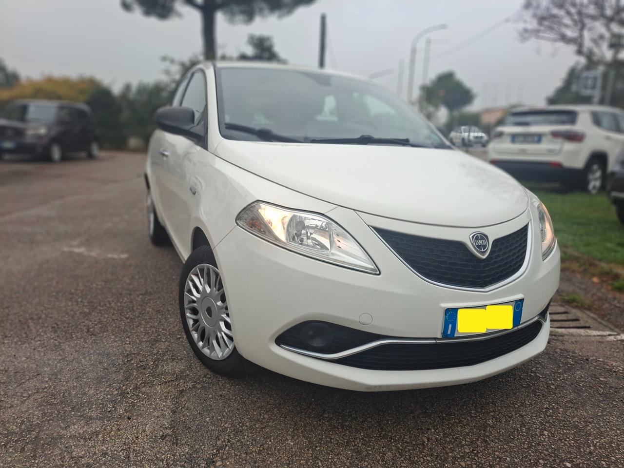 Lancia Ypsilon 1.2 ,5 porte GPL