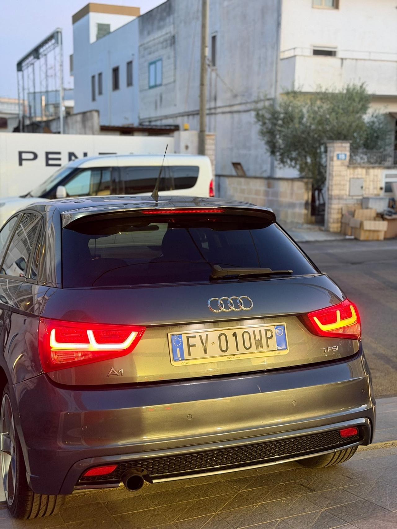 Audi A1 SPB 1.2 TFSI S-LINE-2012 LED/NAVI/ROTOR