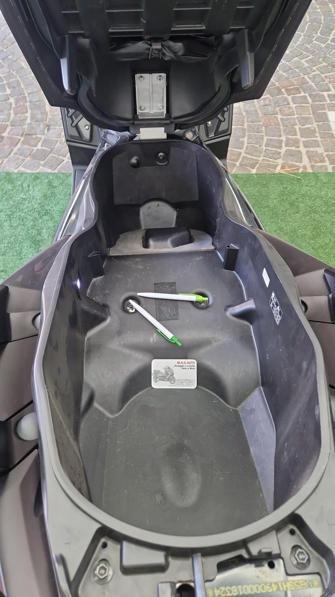Yamaha X-Max 300