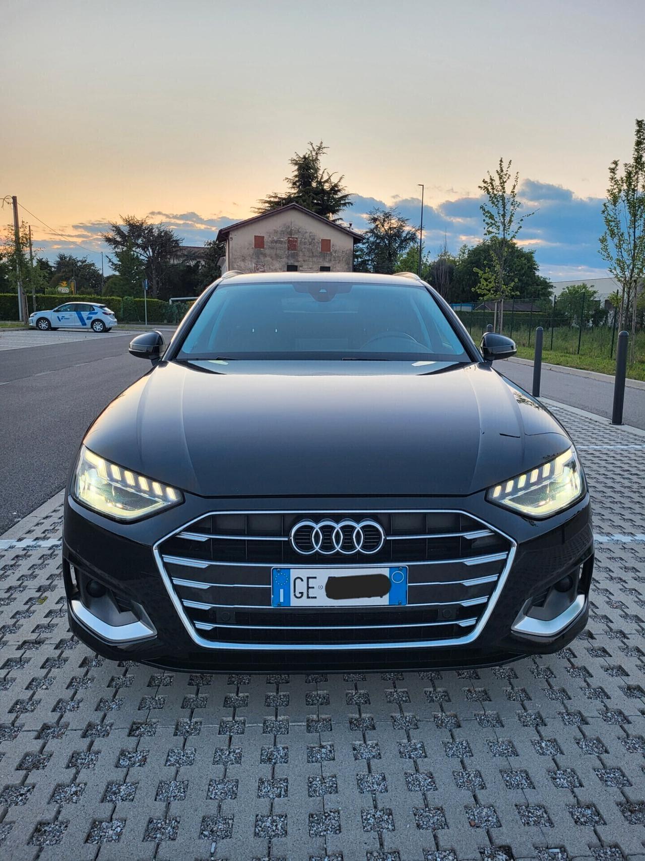 Audi A4 Avant 30 TDI/136 CV S tronic Business Advanced