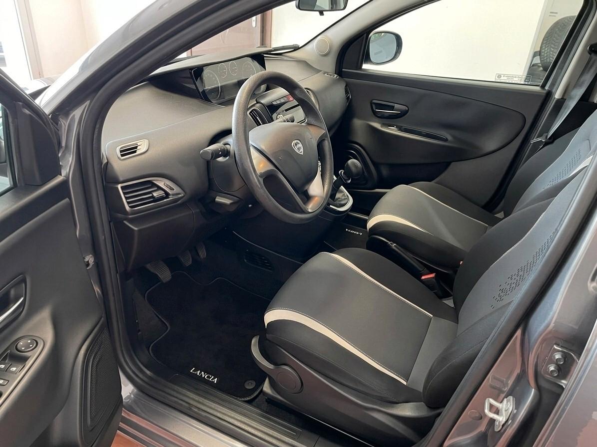 Lancia Ypsilon 0.9 TwinAir 85 CV 5 porte Metano
