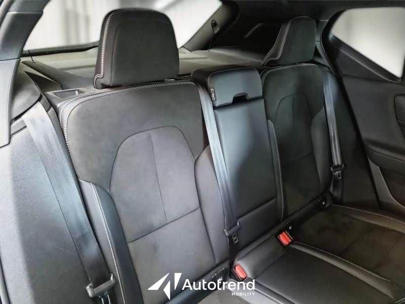 Volvo XC40 T5 180+82 CV Plug-in Hybrid Recharge R-design