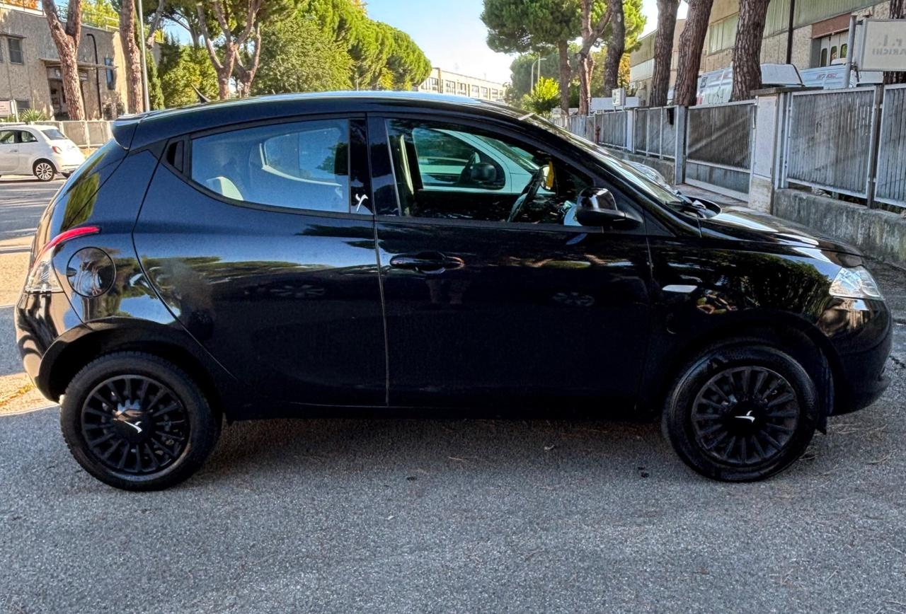 Lancia Ypsilon 0.9 TwinAir 85 CV 5 porte Metano Ecochic Gold