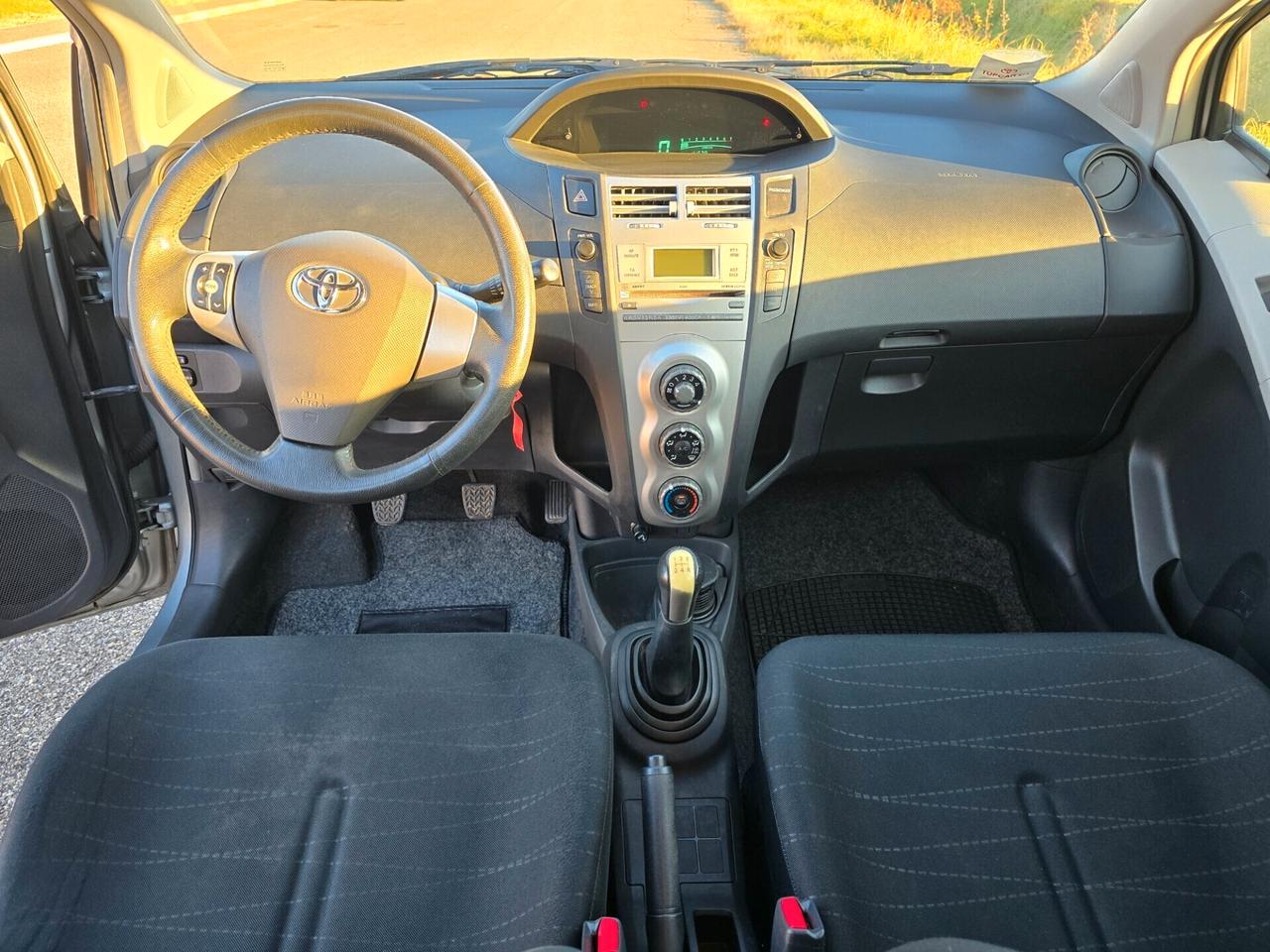 Toyota Yaris 1.0 5 porte Sol Neopatentati