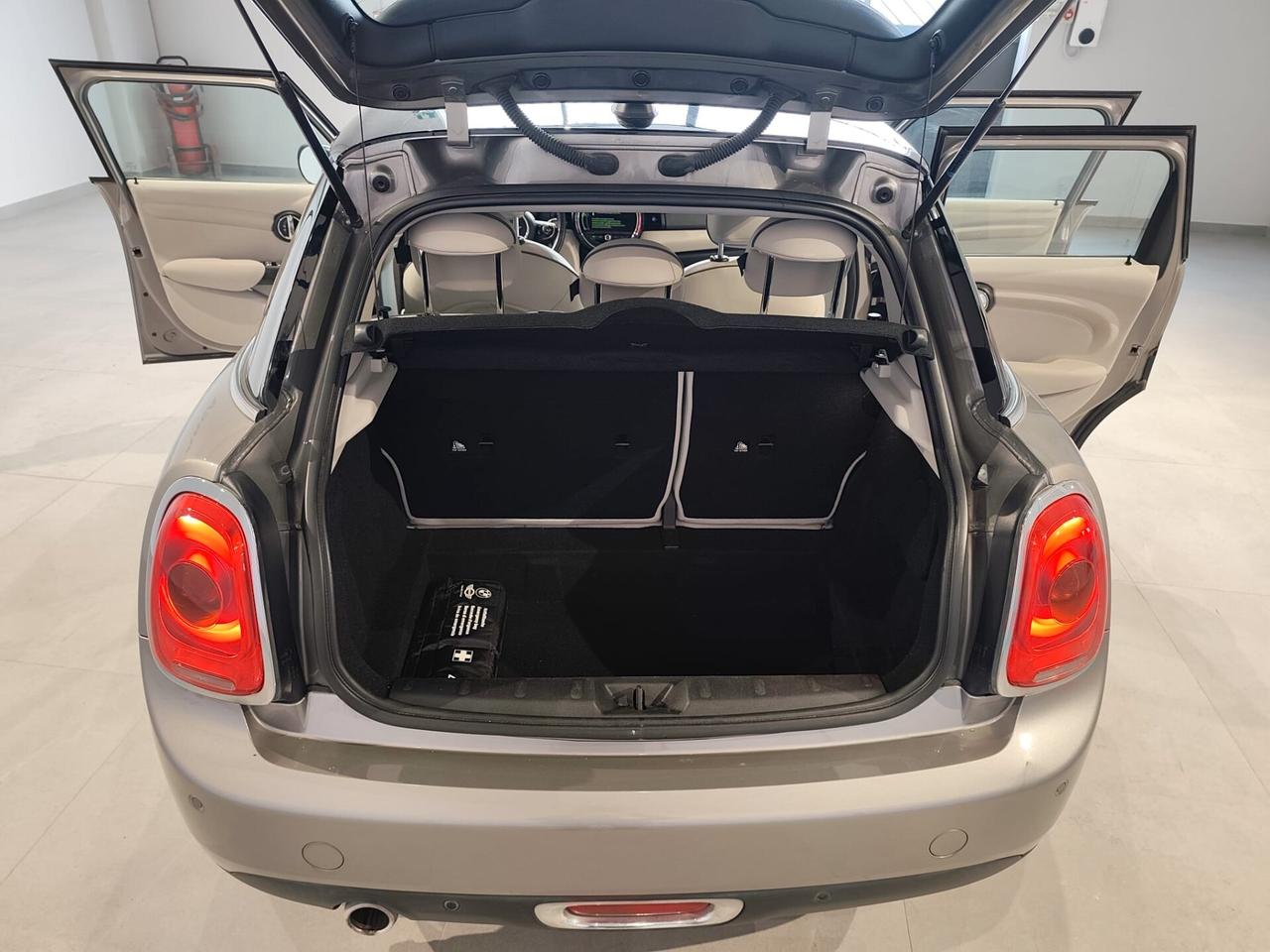 Mini 5 Porte F55 Cooper D 116Cv Aut Hype