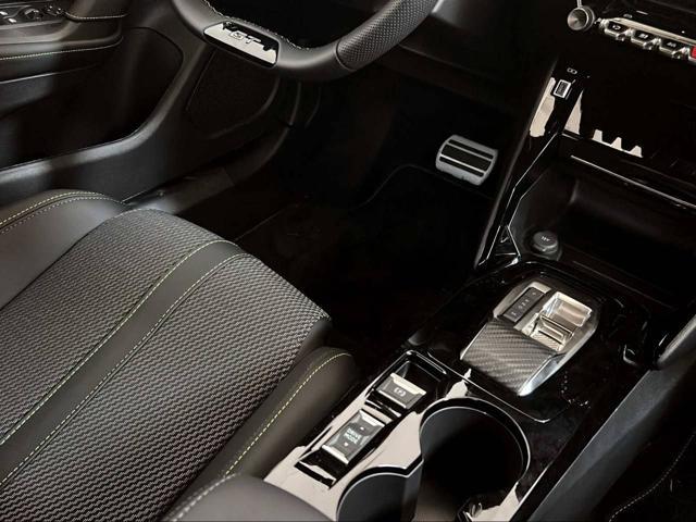 PEUGEOT 2008 Hybrid 145 e-DCS6 GT