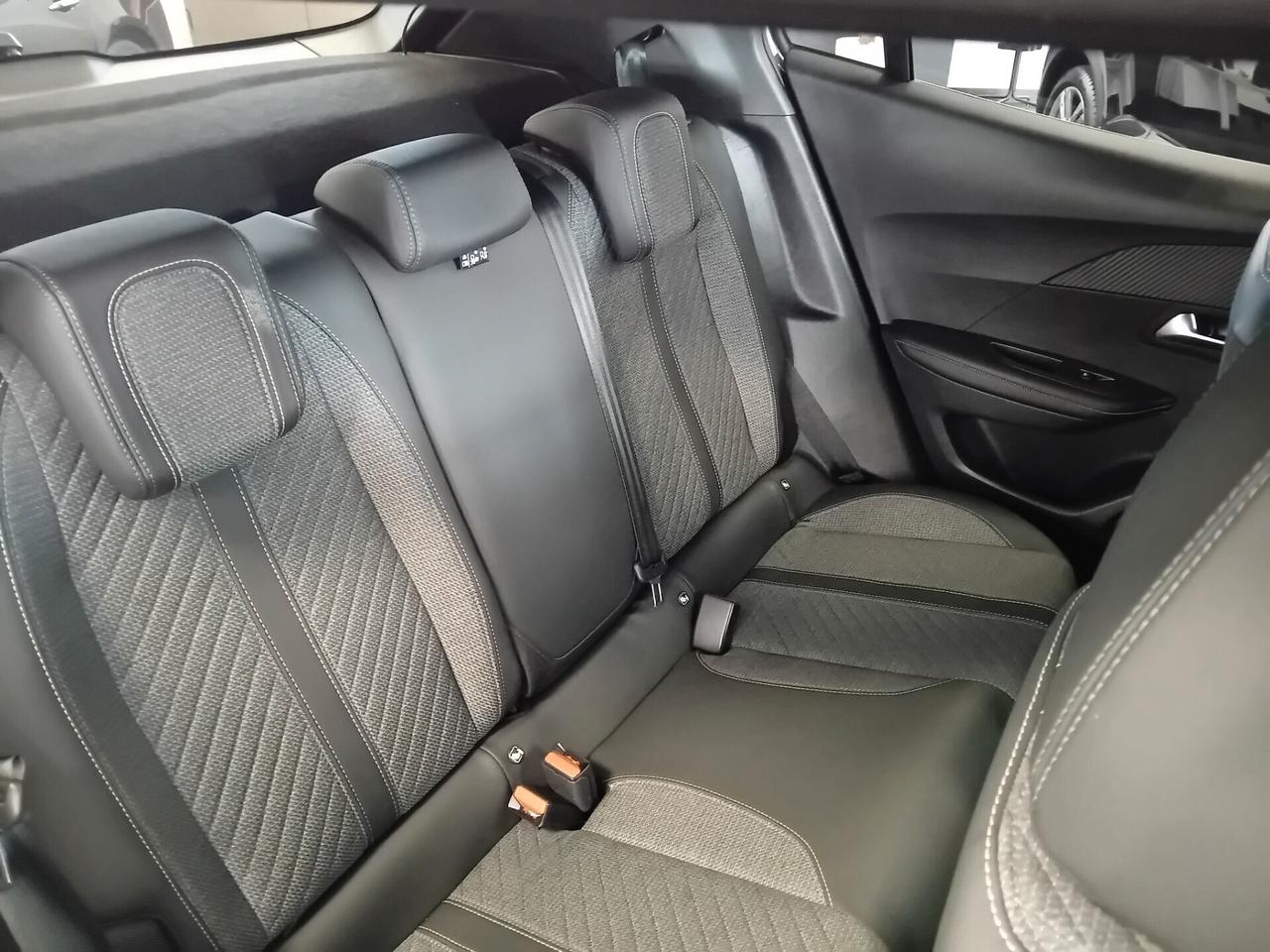 Peugeot 2008 PureTech 100 S&S Allure