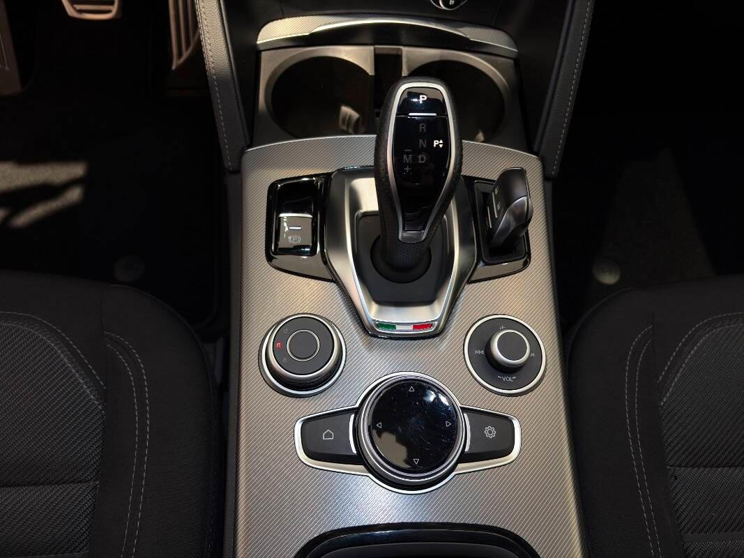 Alfa Romeo Stelvio 2.2 t Sprint Q4 210cv auto