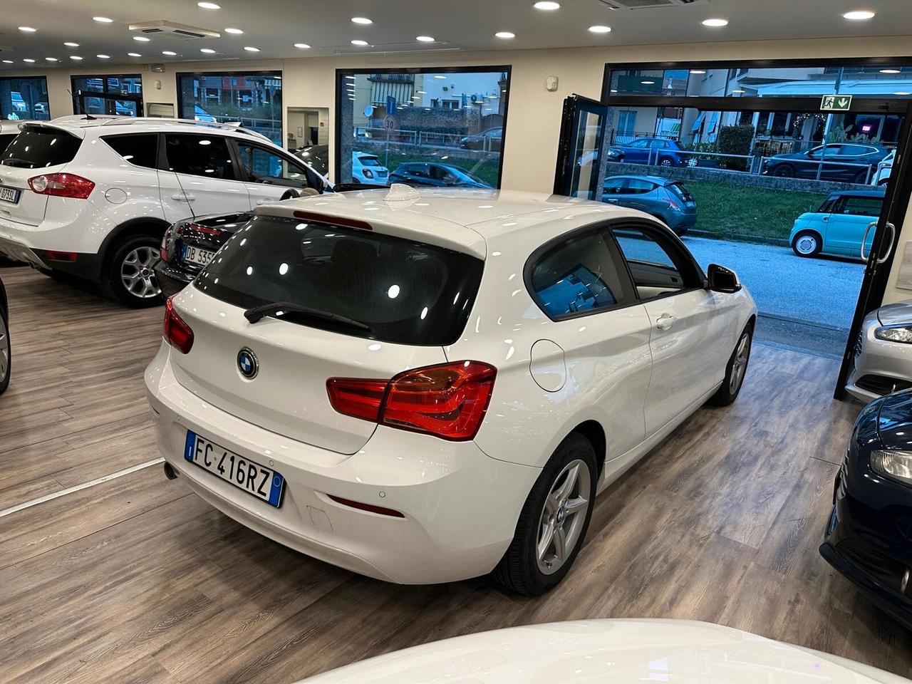 Bmw 114d 3p. Urban