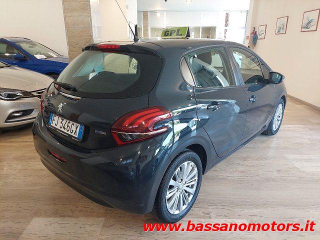 PEUGEOT 208 PureTech 82 5p. GPL NEOPATENTATI