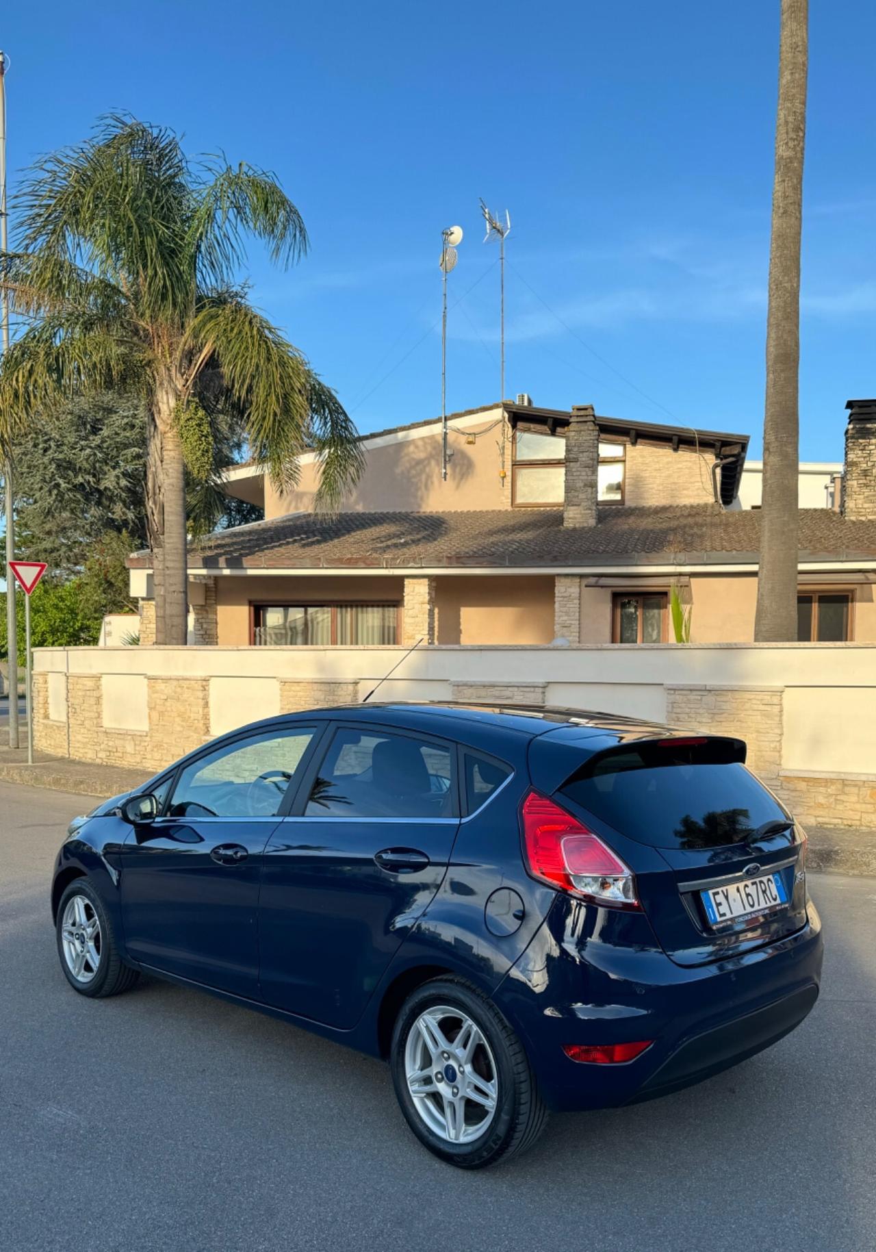 FORD FIESTA 1.5 DIESEL BLACK E WHITE EDITION 2015