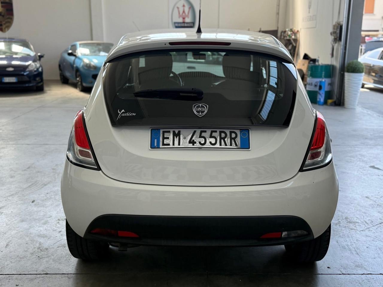 Lancia Ypsilon 1.3 MJT 16V 95 CV 5 OK NEOPATENTATI