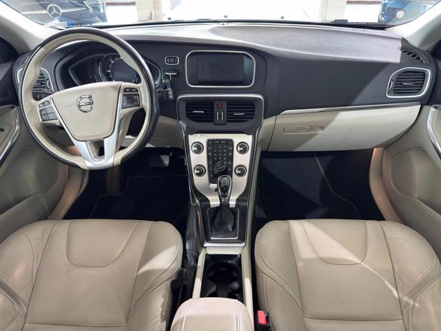VOLVO V40 Cross Country D3 Geartronic Momentum