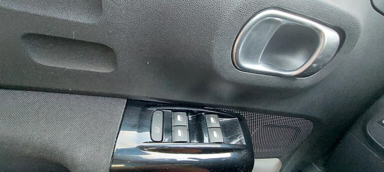 C3 MOD.SHINE 1,2 BENZINA/GPL DI SERIE CASA MADRE NAVIGATORE TELEFONO SENSORI STRAFULL OPTIONAL