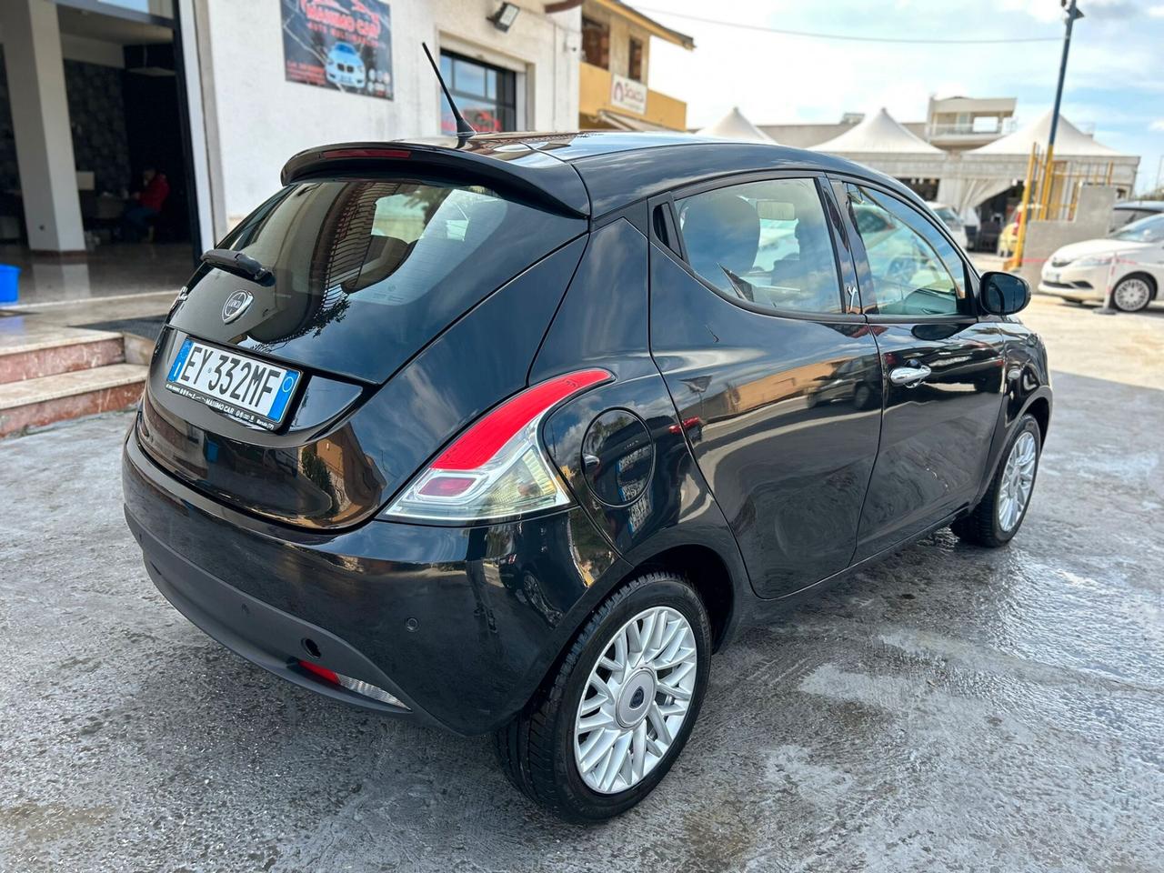 Lancia Ypsilon 1.2 69 CV 5 porte Gold