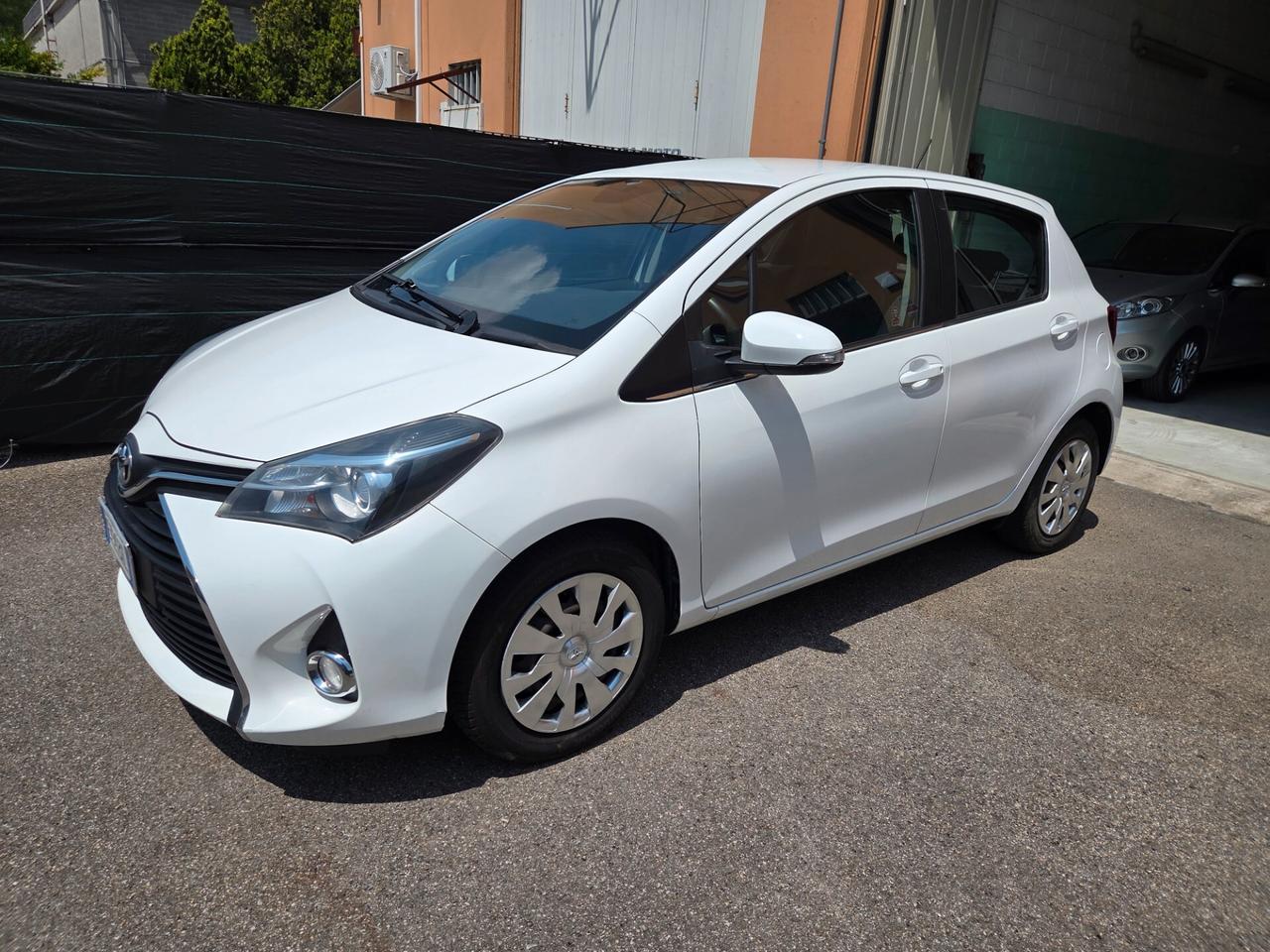 Toyota Yaris 1.0 5 porte Lounge unico proprietario