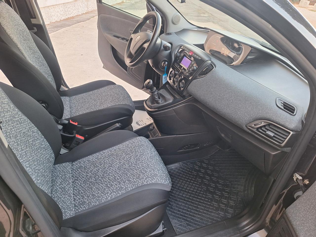 Lancia Ypsilon 1.0 Hybrid GOLD 2022