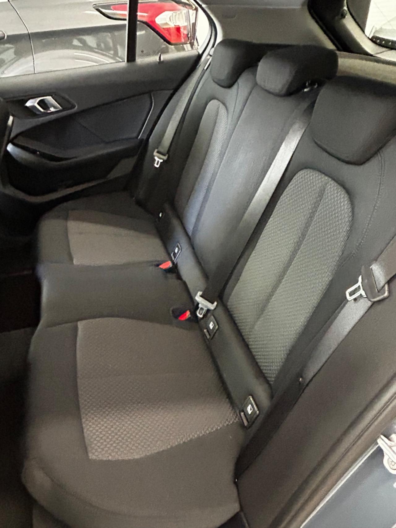 Bmw 116 116d 5p. Business Advantage