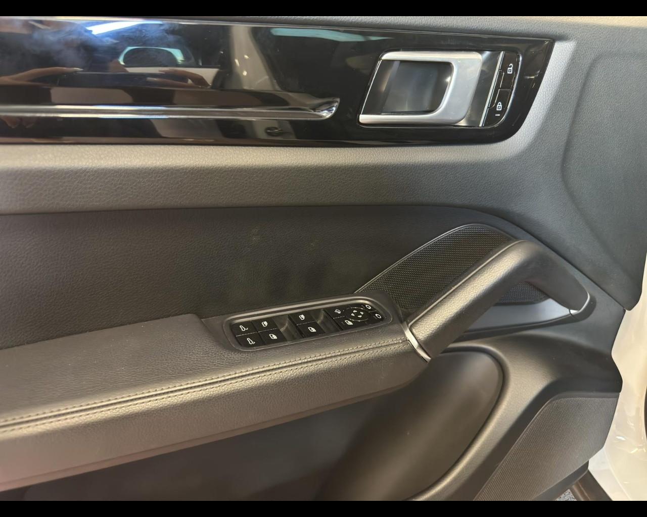 PORSCHE Cayenne Coupé - Cayenne Coupé 3.0 V6