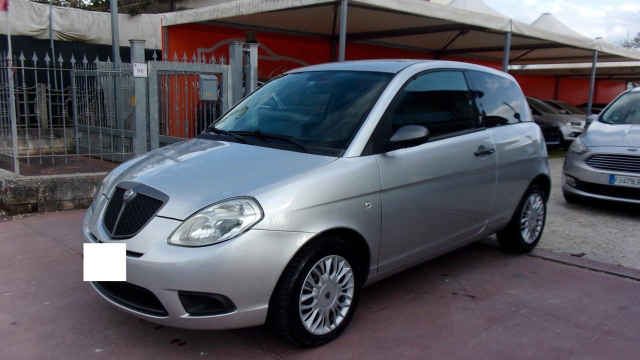 Lancia Ypsilon 1.3 MJT 90 CV Platino