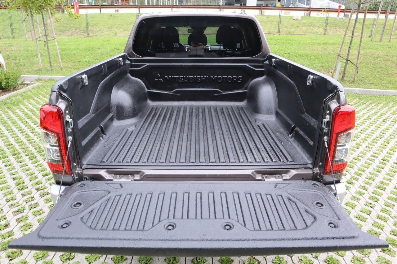 Mitsubishi L200 2.3 D Double Cab 4x4 Easy Select Invite Connect