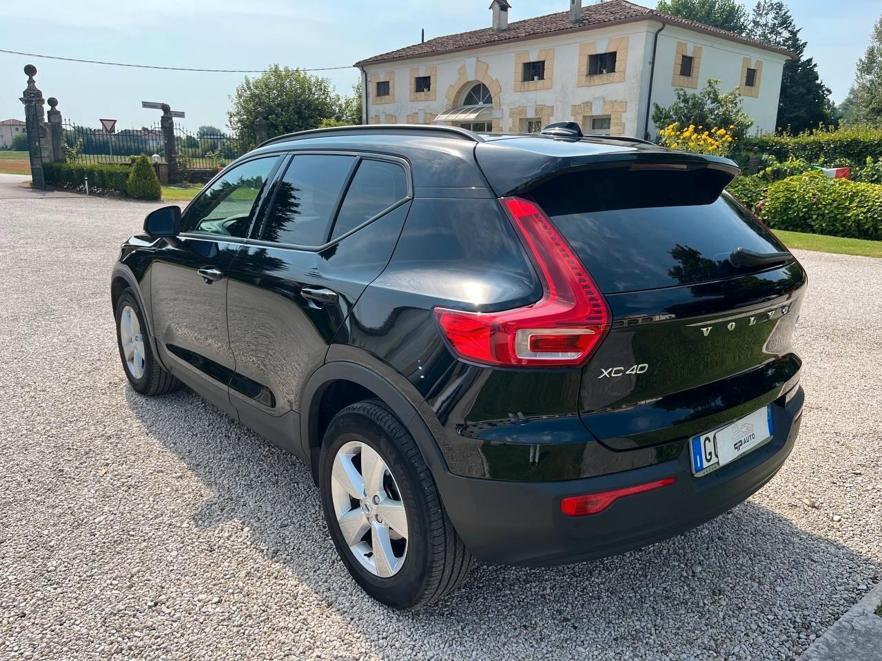 Volvo XC40 T2 Geartronic Momentum Core