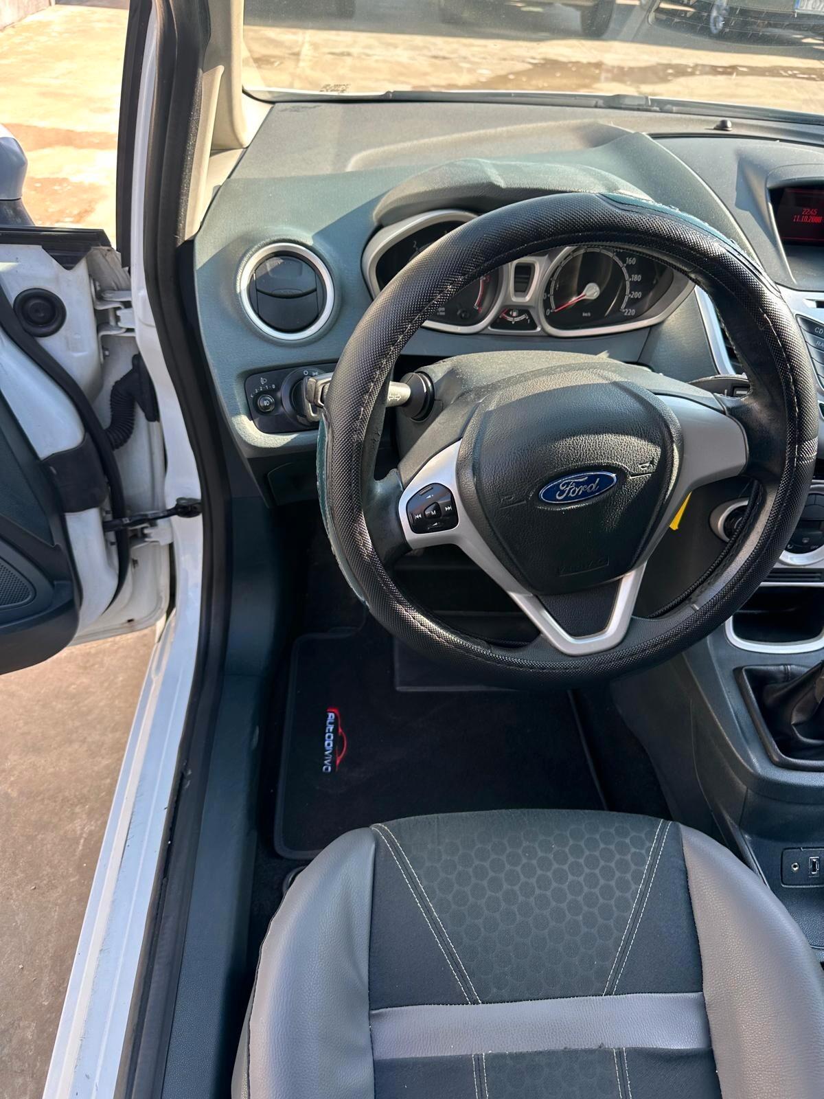 Ford Fiesta 1.4 TDCi 68CV 3 porte Titanium