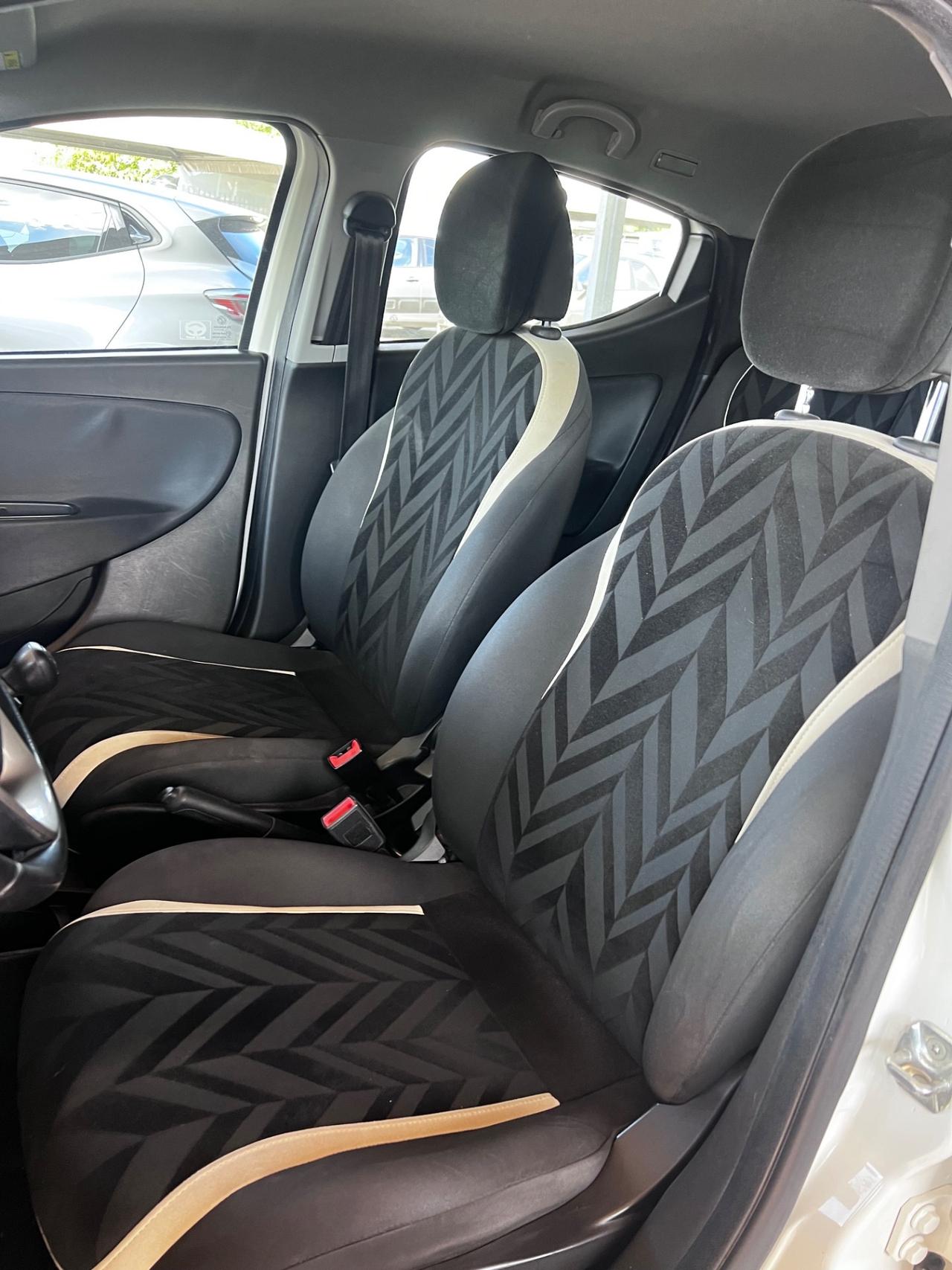 Lancia Ypsilon 1.2 69 CV 5 porte Silver