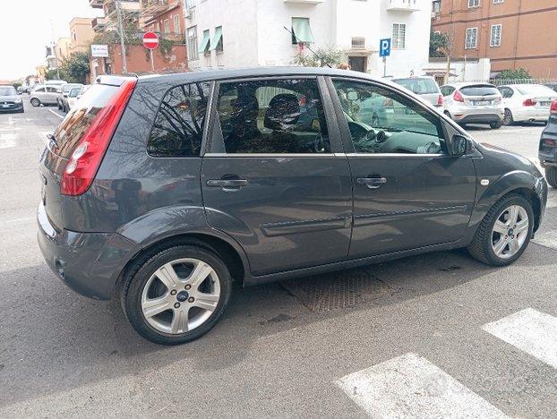 Ford Fiesta 1200 titanium
