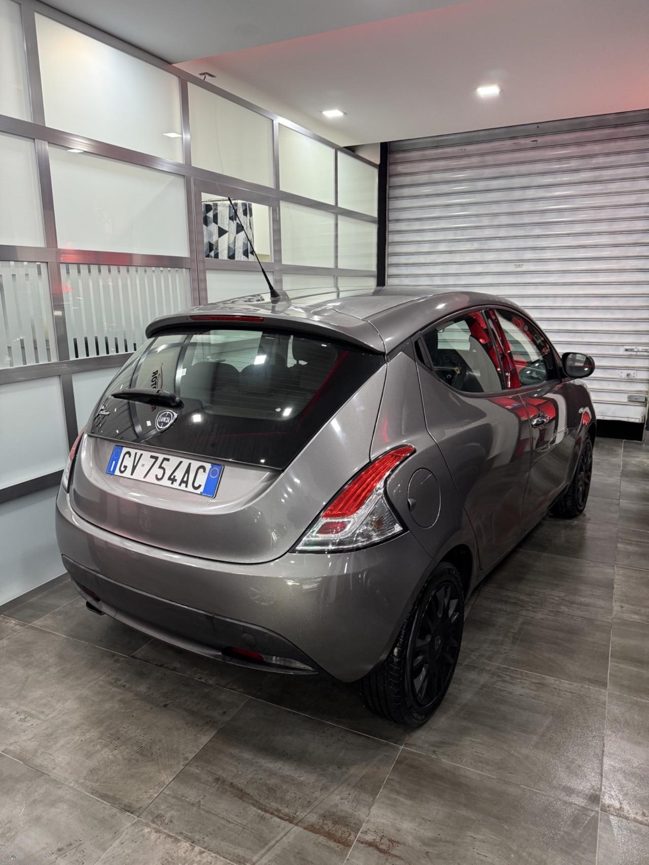 Lancia Ypsilon 1.2 69 CV 5 porte Gold